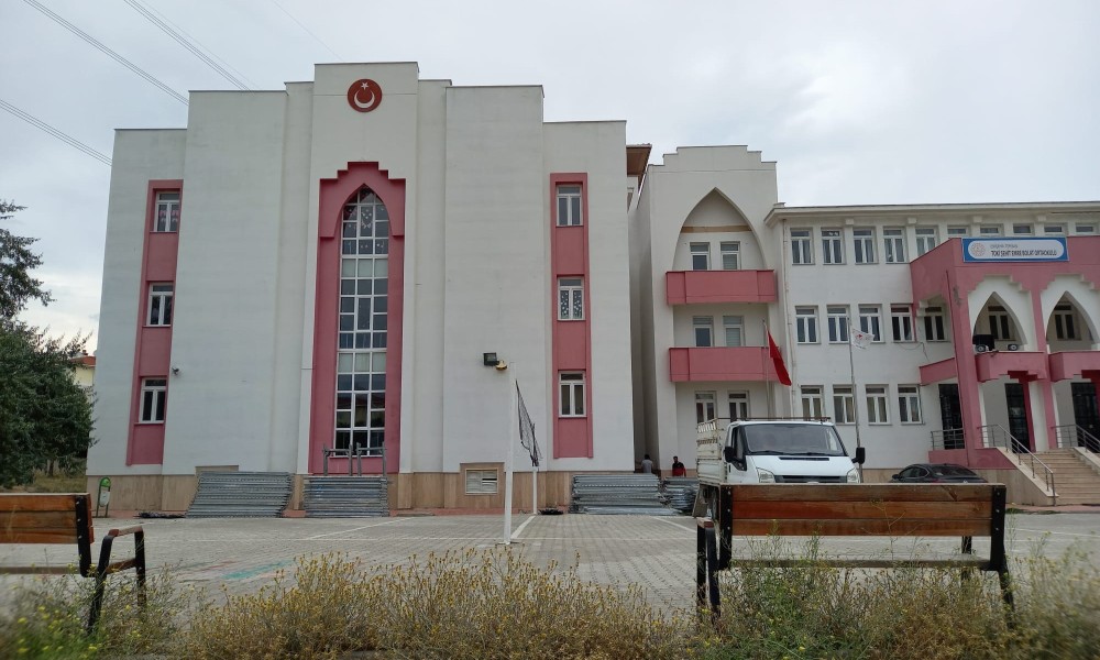 Tepebaşı Toki Şehit Emre Bolat İlköğretim Okulu Tadilat İşleri